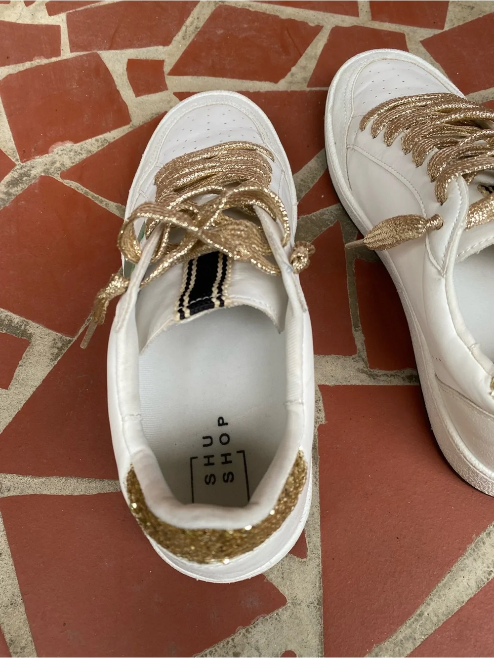 ShuShop Paula low top Sneakers with Mint Star and Gold Accents